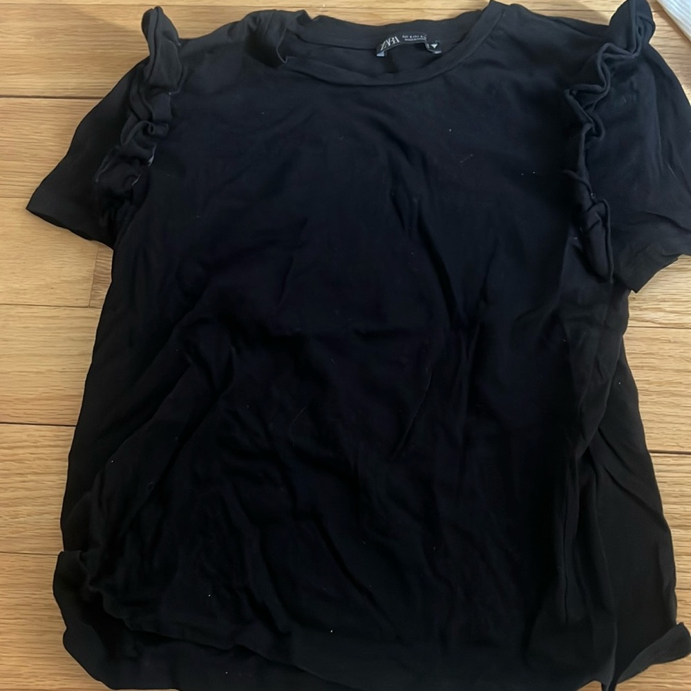 Black Zara ruffle sleeve